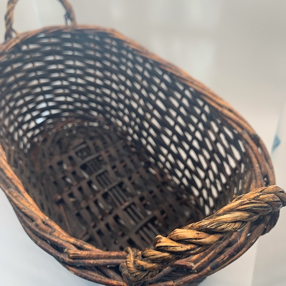 Gorgeous Oval Whicker Dark Wooden Basket - Picture 5 of 8